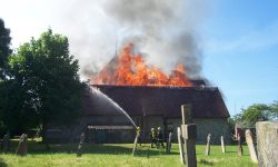 Aperture: 6 Camera: KODAK CX7525 ZOOM DIGITAL CAMERA Orientation: 1 033